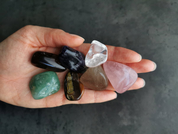 Crystal Selection Guide: Finding Authentic Specimens for Energetic Wellness